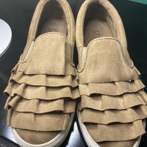 MIA Margaret Brown Suede Ruffled Slip-Ons Shoes ♥️ EUC ♥️ super trendy!